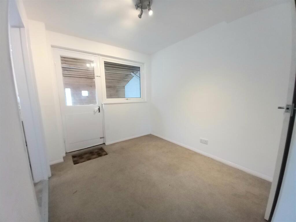 12 Waterloo Tce D. Room.jpg