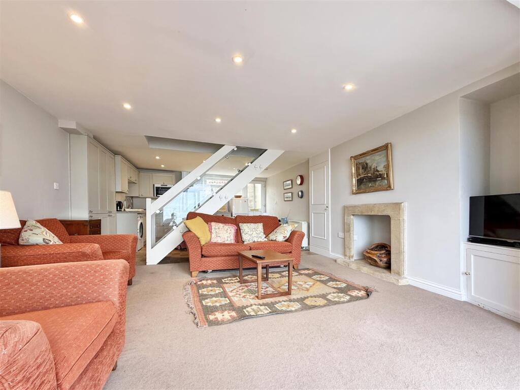 Four Decks  Living Area.jpg