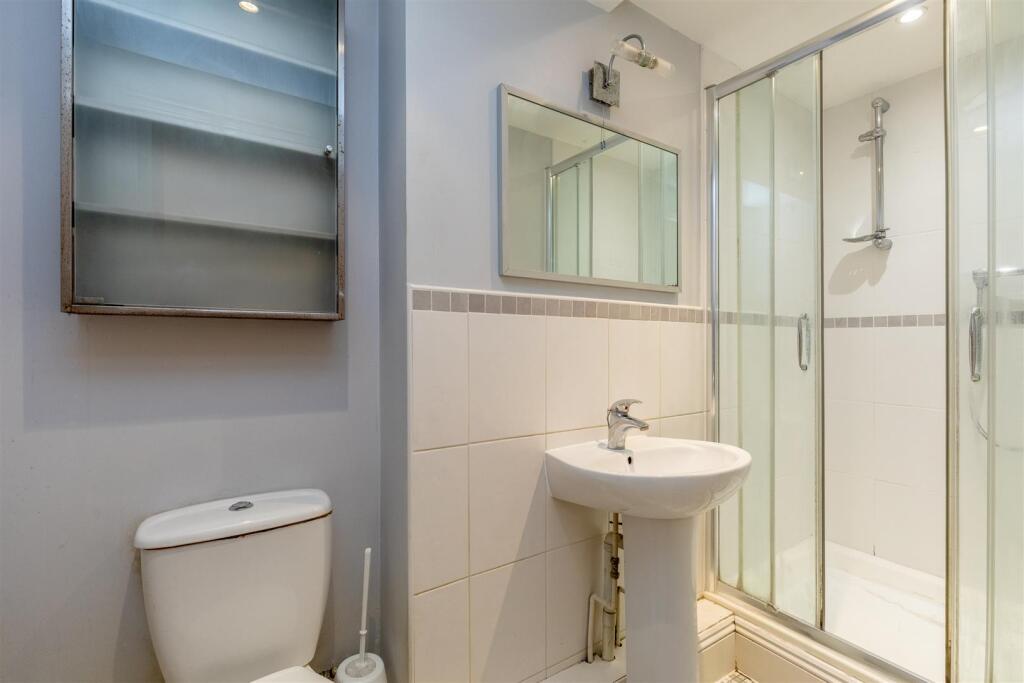 Oakfield Road, Clifton Shower.jpg