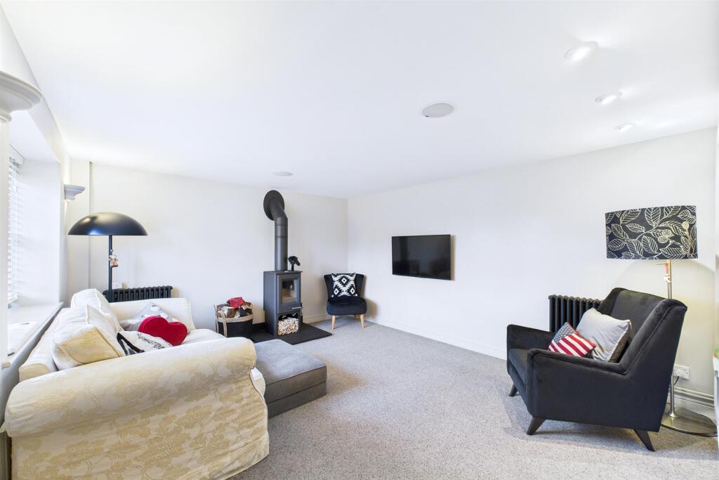 Sitting Room/Bedroom 4