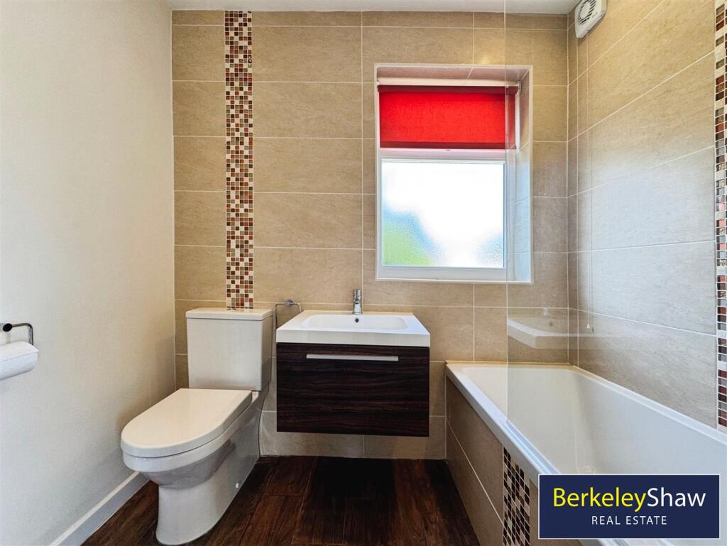 Moorgate Avenue, Crosby