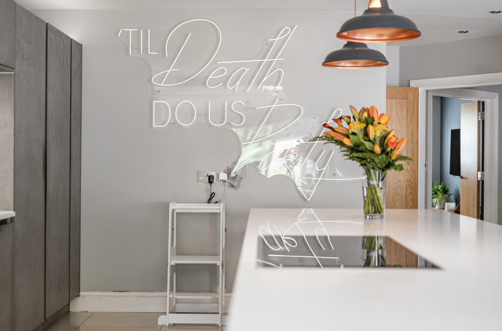 1315229-9-6883bad...