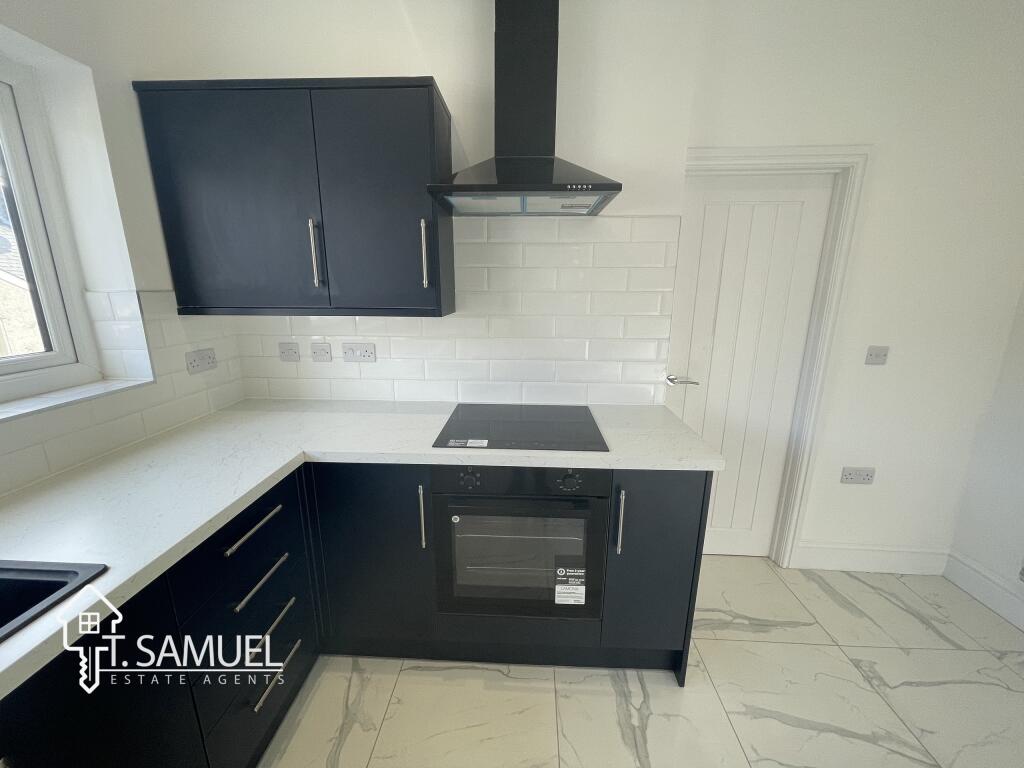 Kitchen 2.JPG