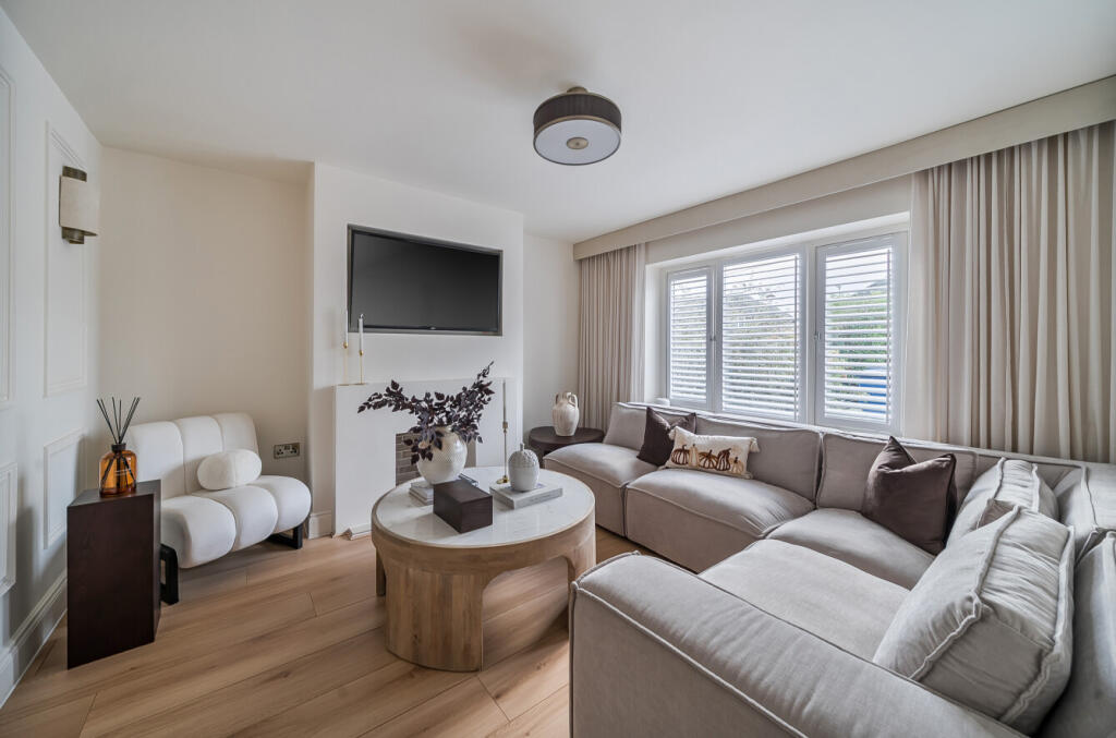 1381093-5-6915b1f...