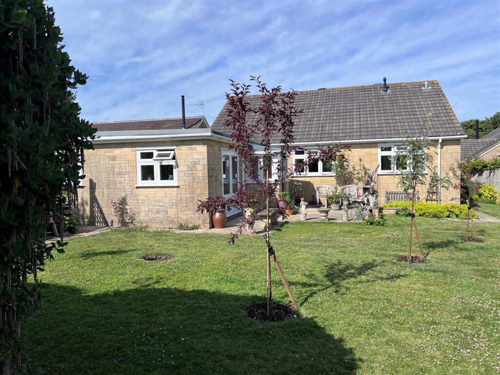 Rear garden b.jpg
