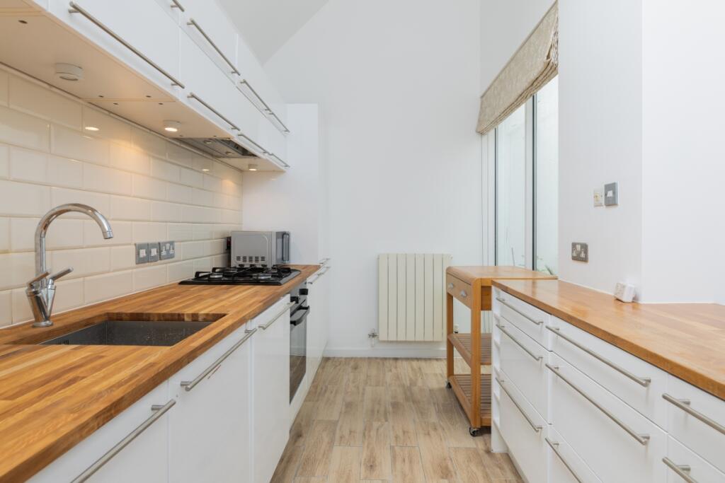 Curlew Street 26 ...