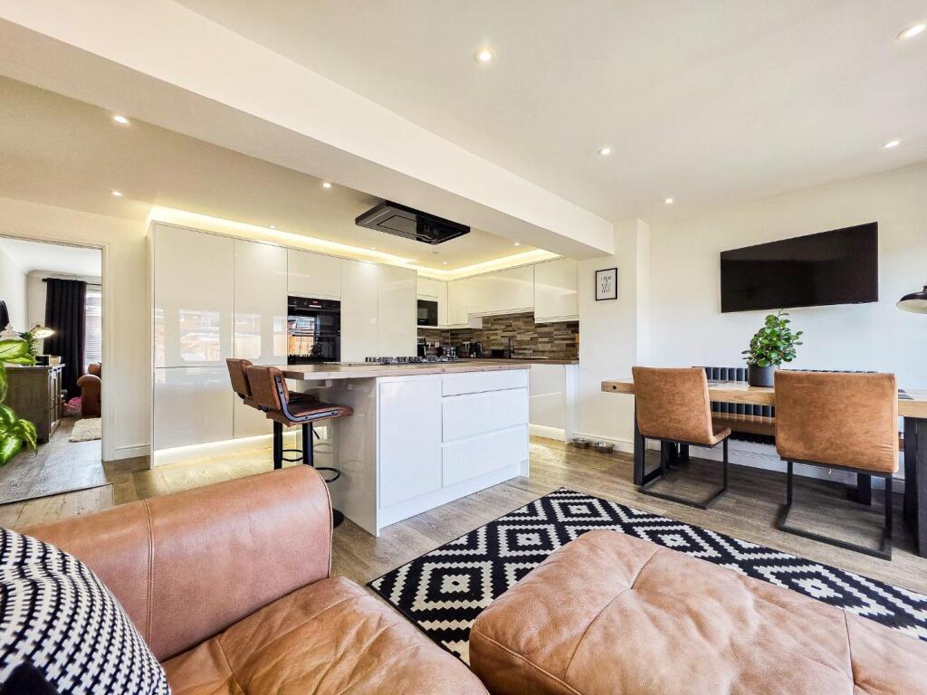 Kitchen - family room.jpg