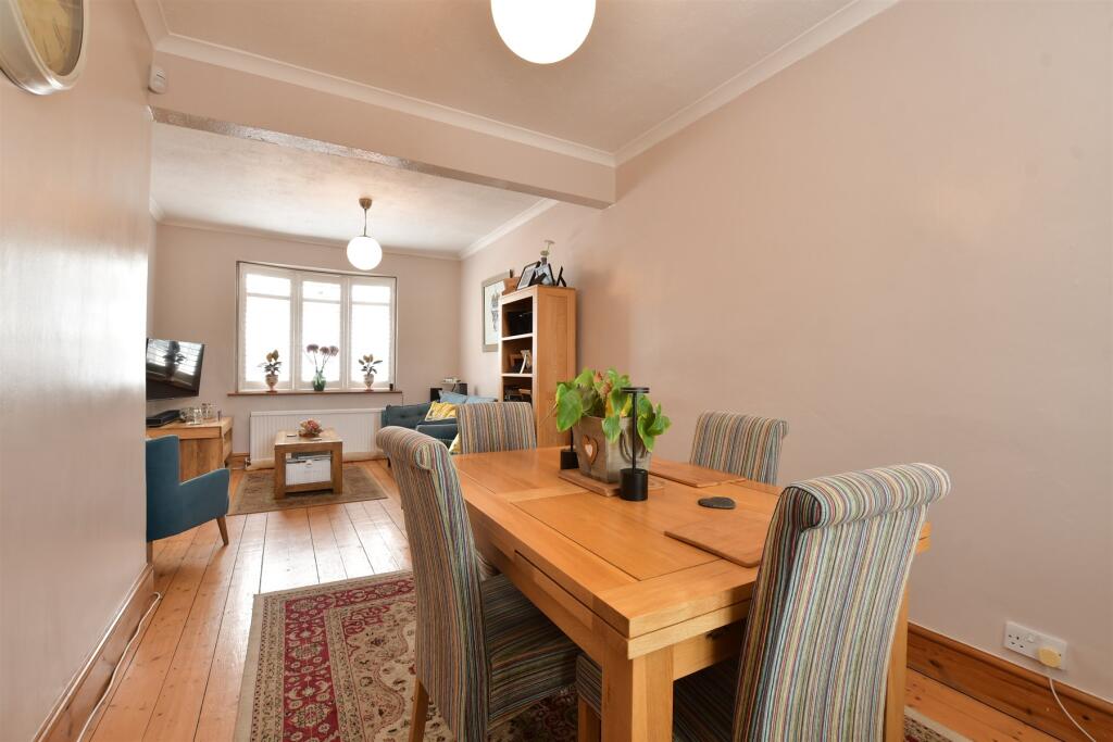 Lounge/Dining Room