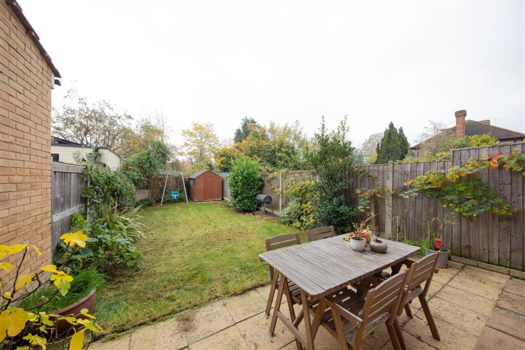 Douglas Avenue - E17