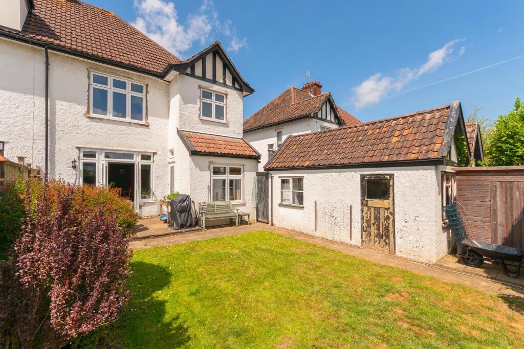 1H0V8HE - External F.jpg