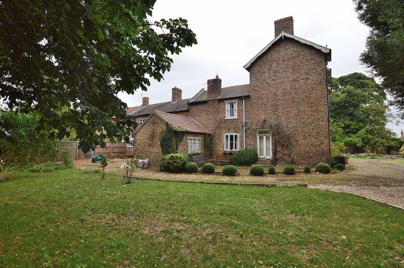 Side Elevation/Driveway