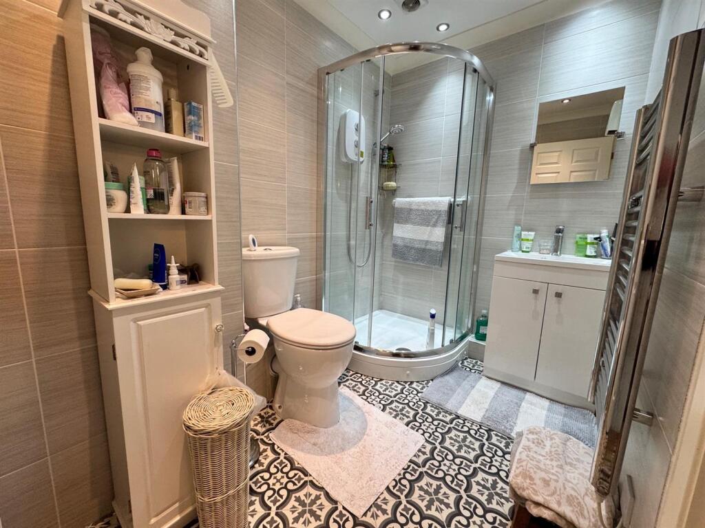 SHOWER ROOM/WC