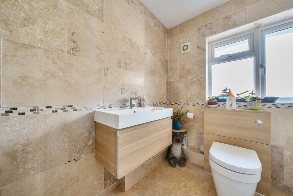 Cloakroom/Shower Rm