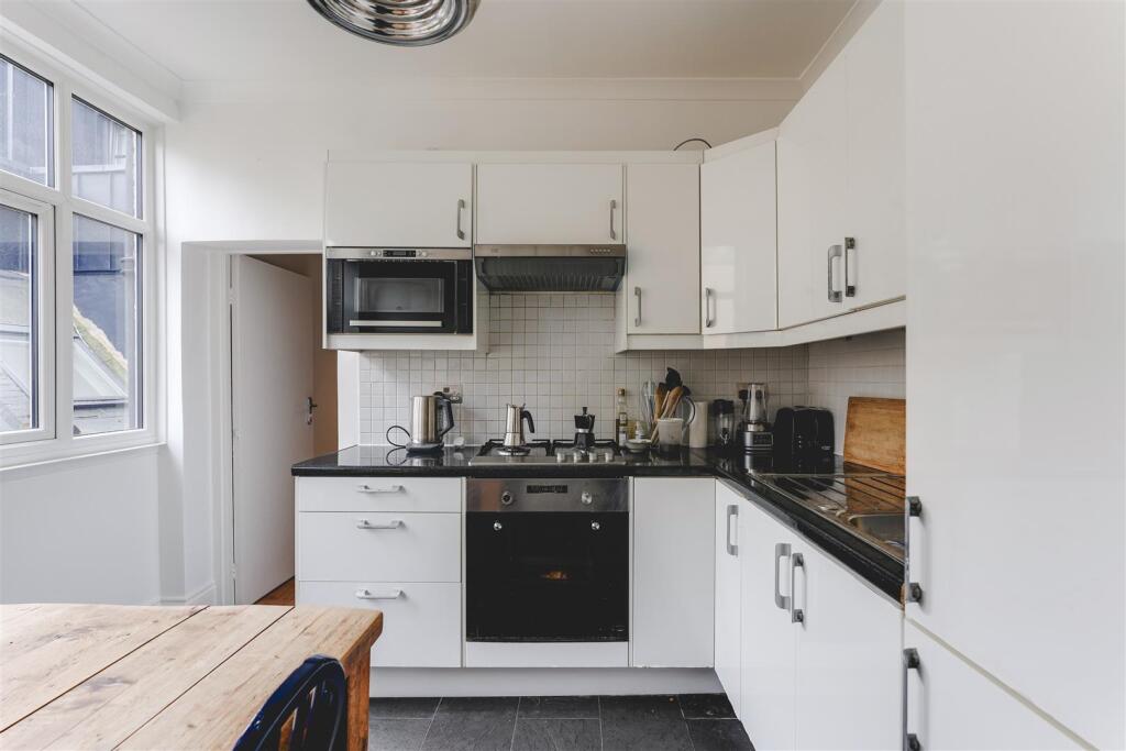 4 Lee Street-4.jpg