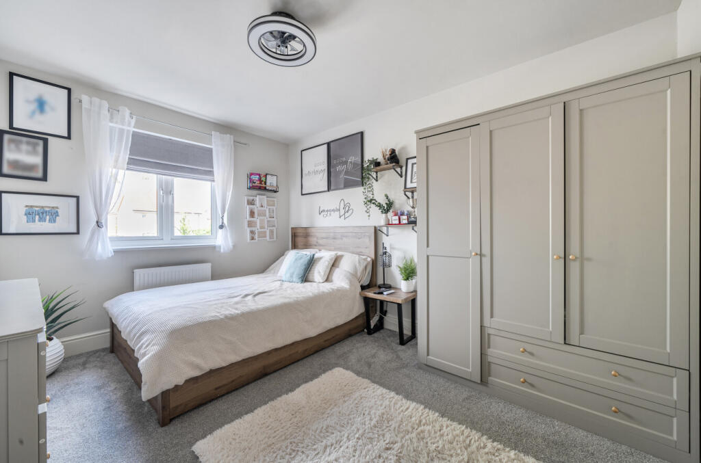 1347027-12-68b565...