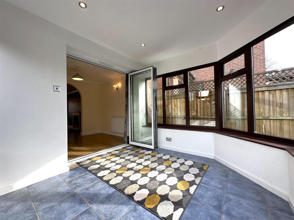 Delightful Garden Room 478
