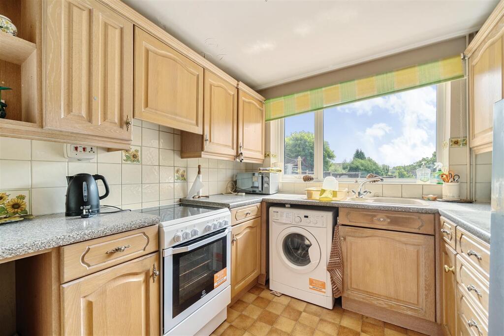 37 Holyoake Drive, Heather