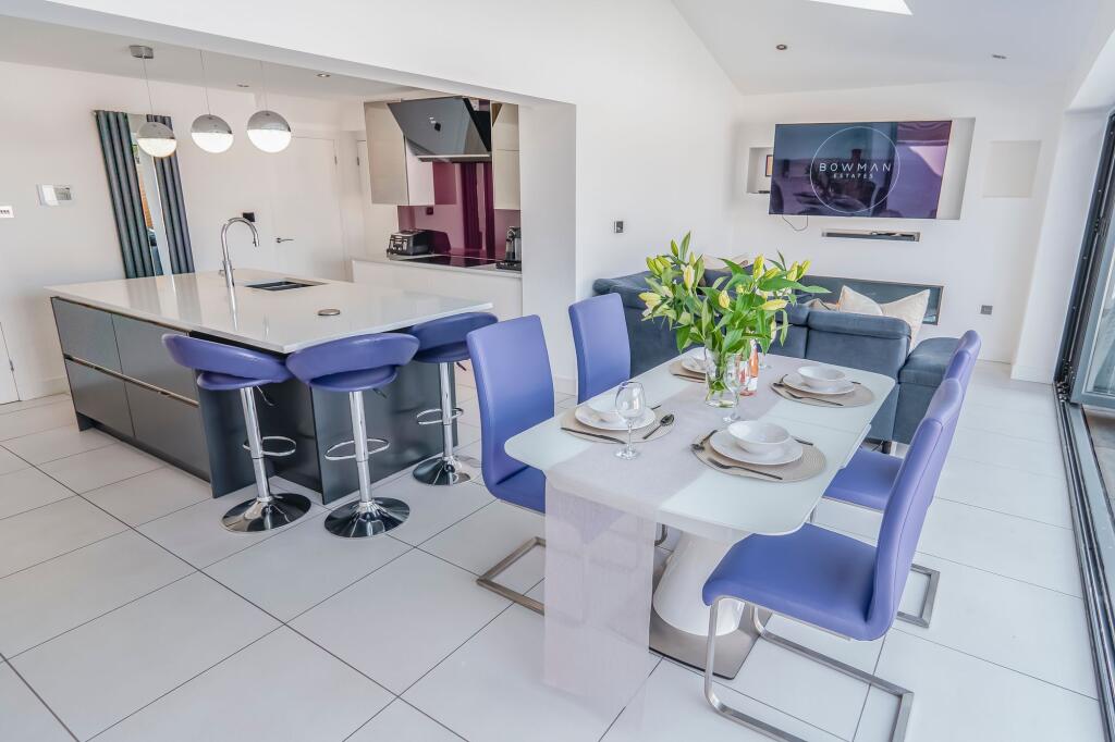 Open plan Kitchen and dining room