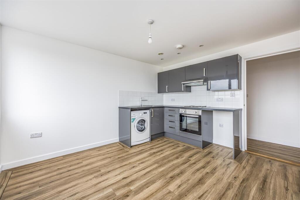 Flat 17, 29-31 Kingston Crescent, Portsmouth-Porti