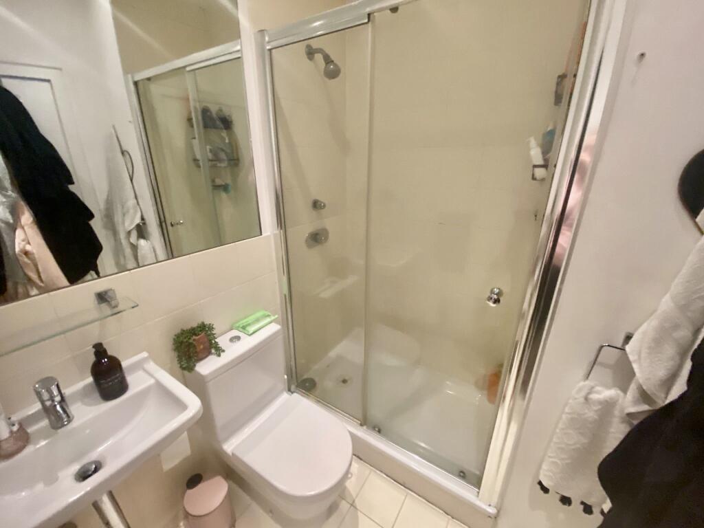 Ensuite.JPG