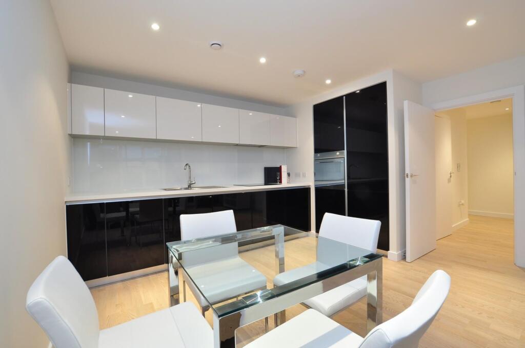 Fully fitted kitchen
