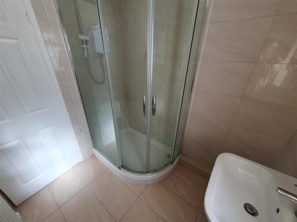 SHOWER ROOM/W.C