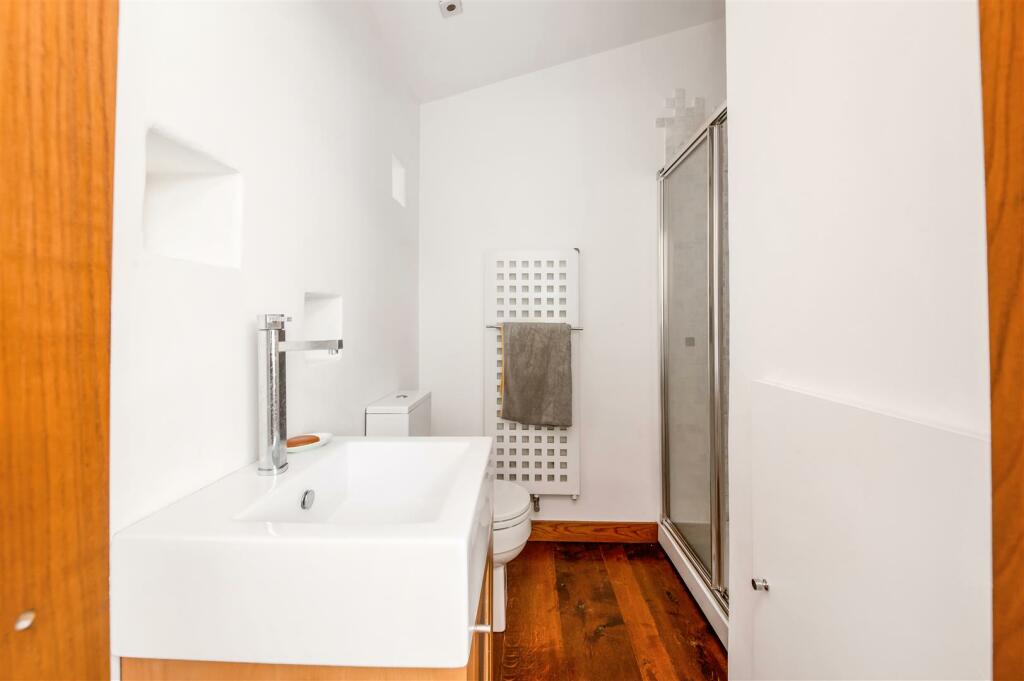 ANNEX SHOWER ROOM.jpg