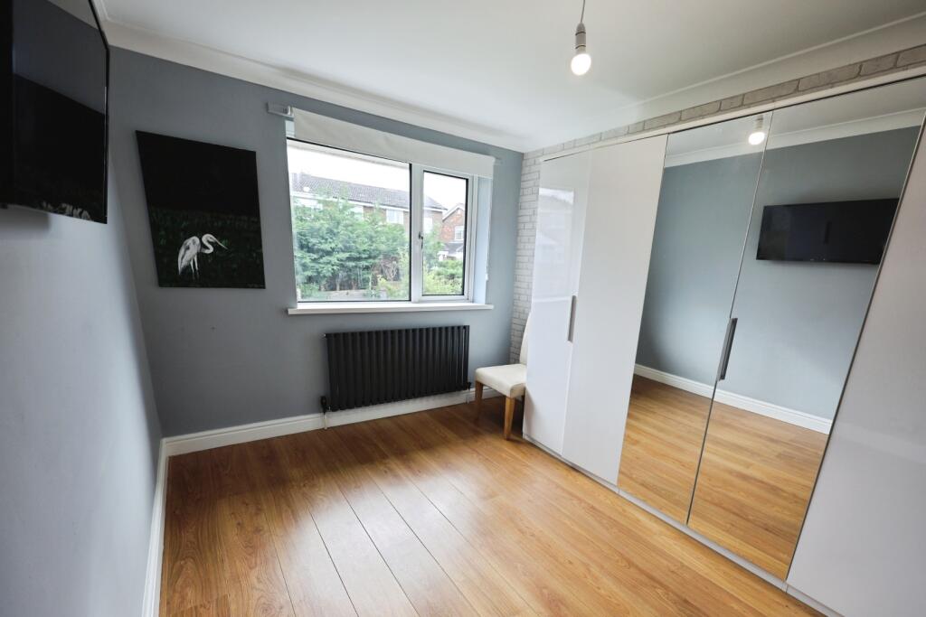 pbox-bedroom-312205.JPG