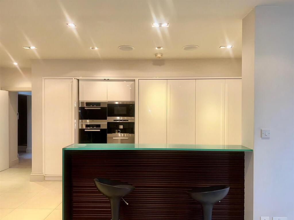 Kitchen 1.jpg