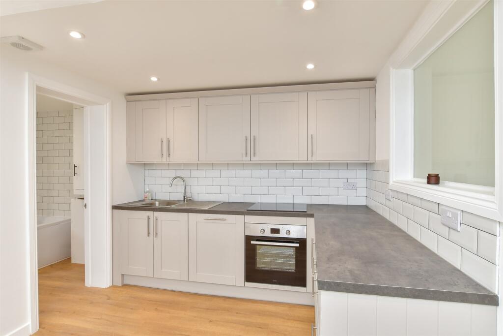 Kitchen/ Breakfast Room