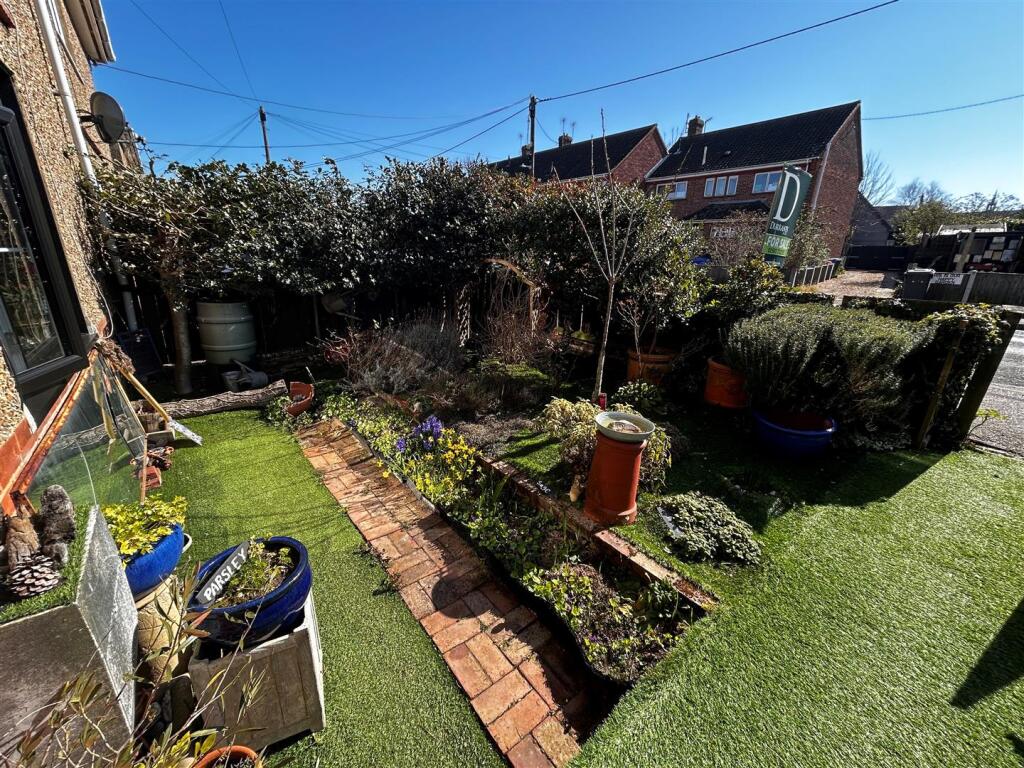 Front garden pic.jpg