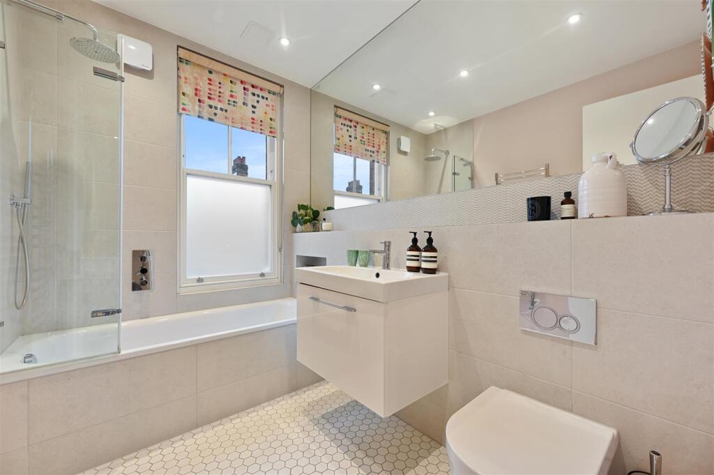 Ormiston Grove - Bathroom3 (1).JPG