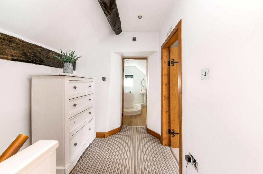 FIRST FLOOR LANDING