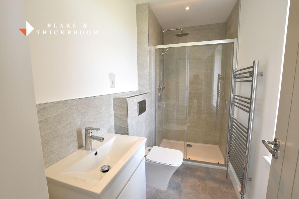 EN SUITE SHOWER ROOM