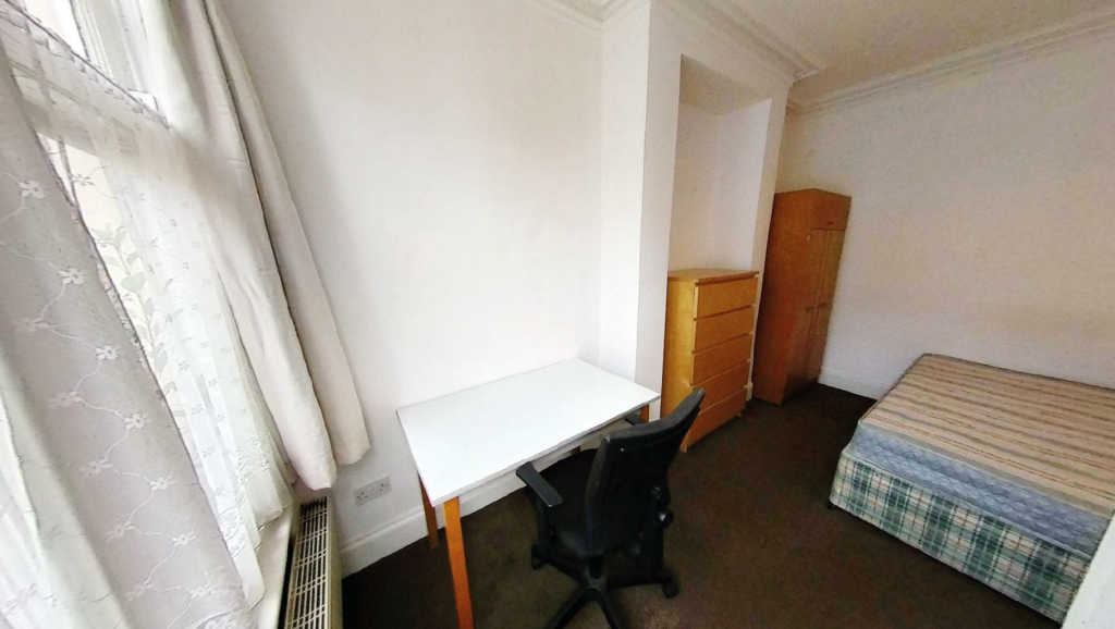 266 CLARENDON-02.png