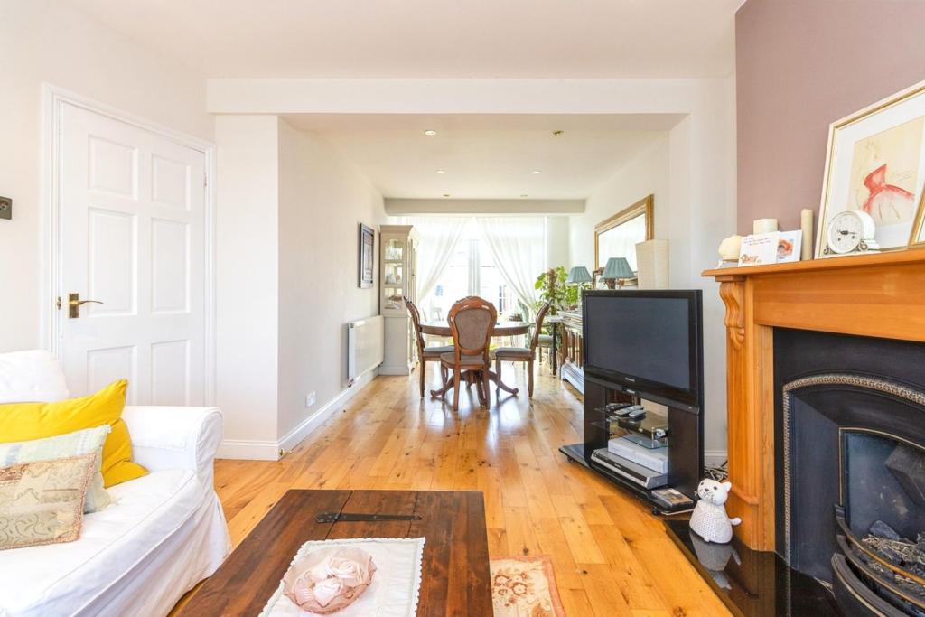 Lounge/Dining Room