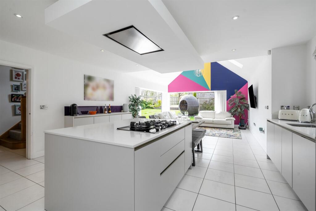 9 Aylesbury Court_22.jpg