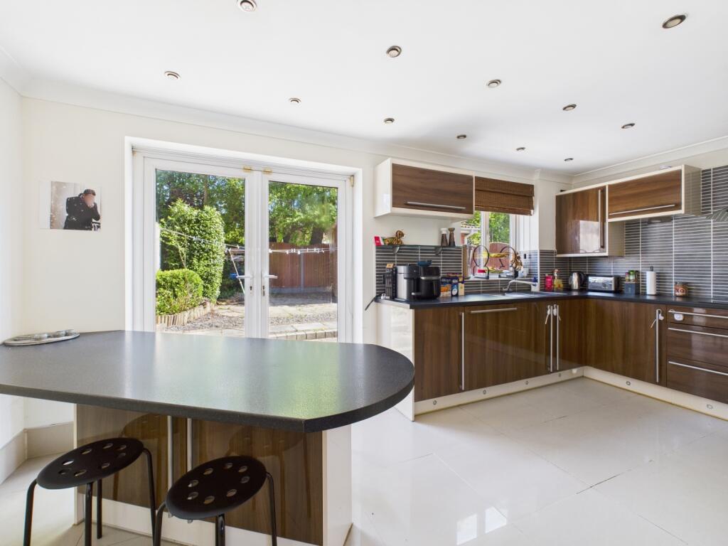 CAM03729G0-PR0024-STILL007