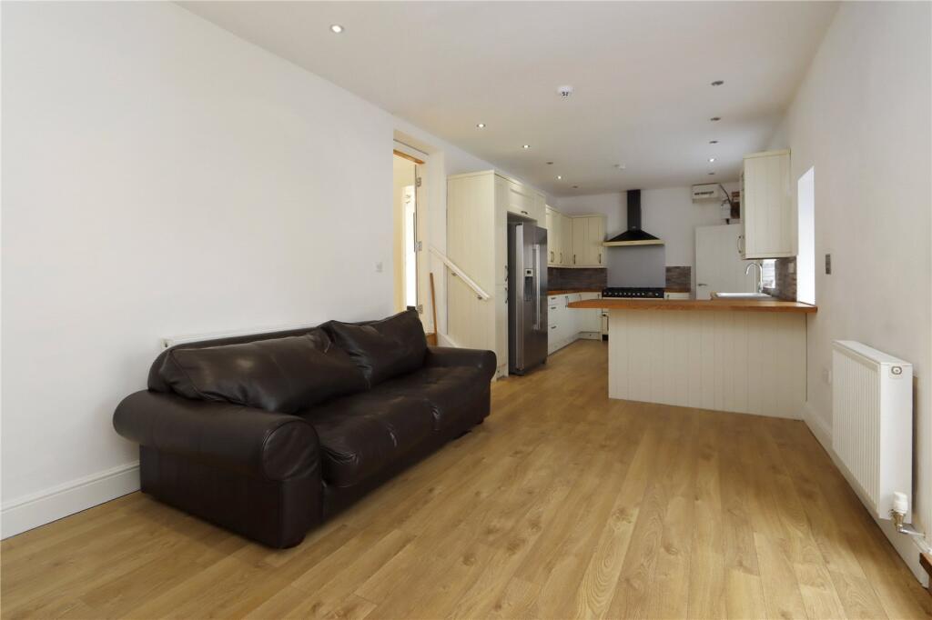 Lounge/Kitchen