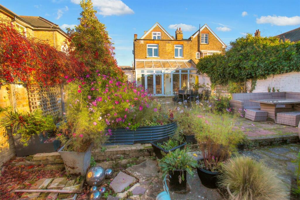 Rear Garden 1.jpg