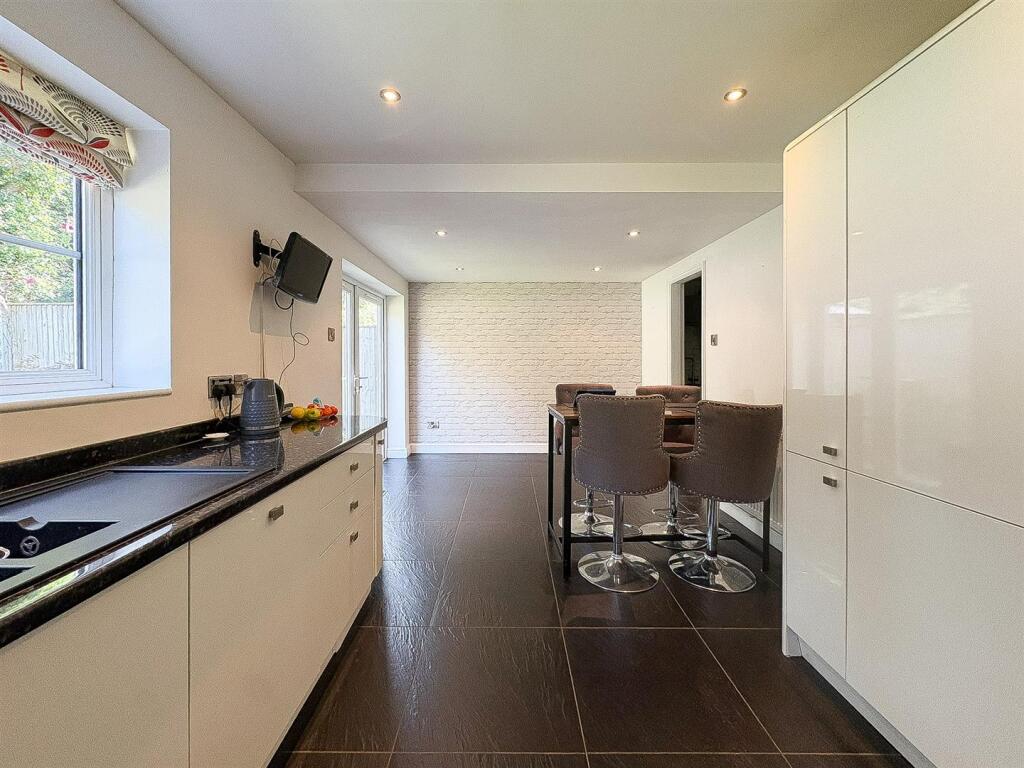 KITCHEN-4.jpg