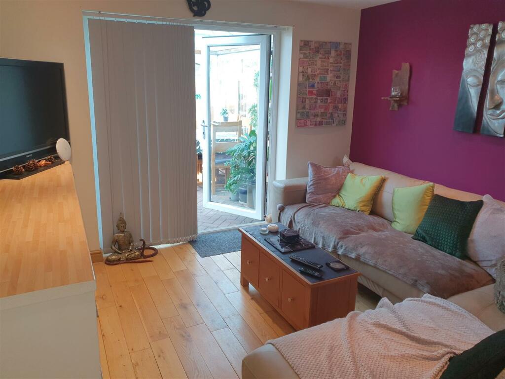 REAR LIVING ROOM