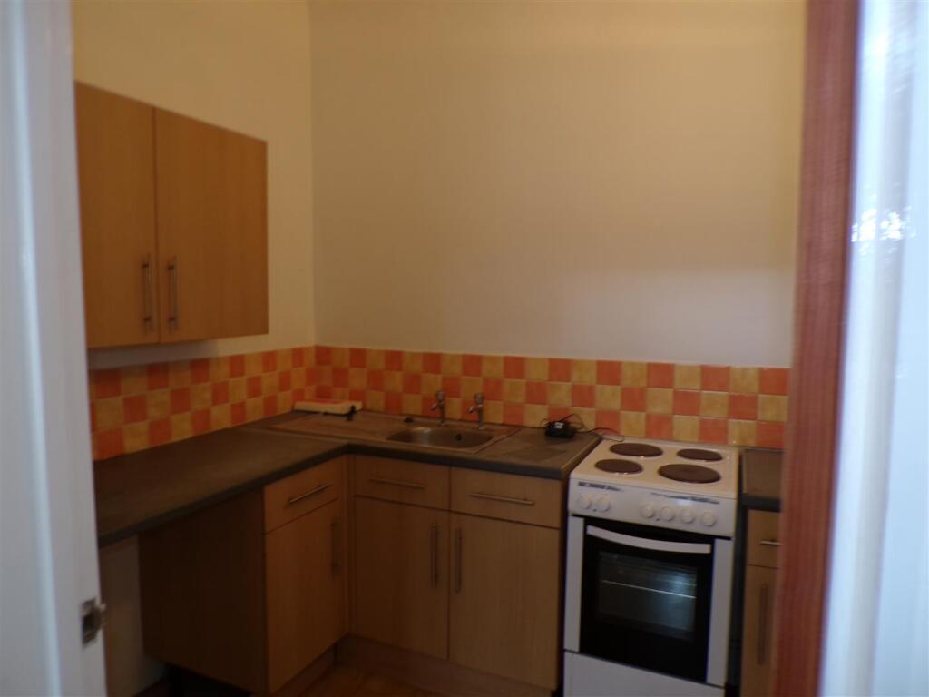 Kitchen (2).JPG