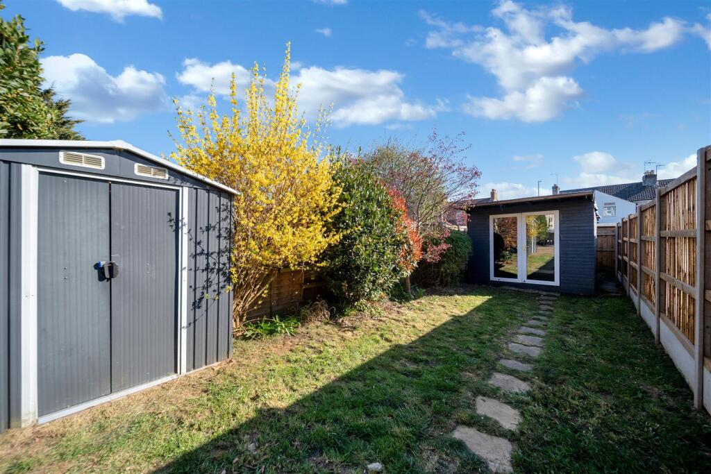 36 Henniker Rd-18.jpg