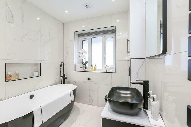 bathroom 1.jpeg