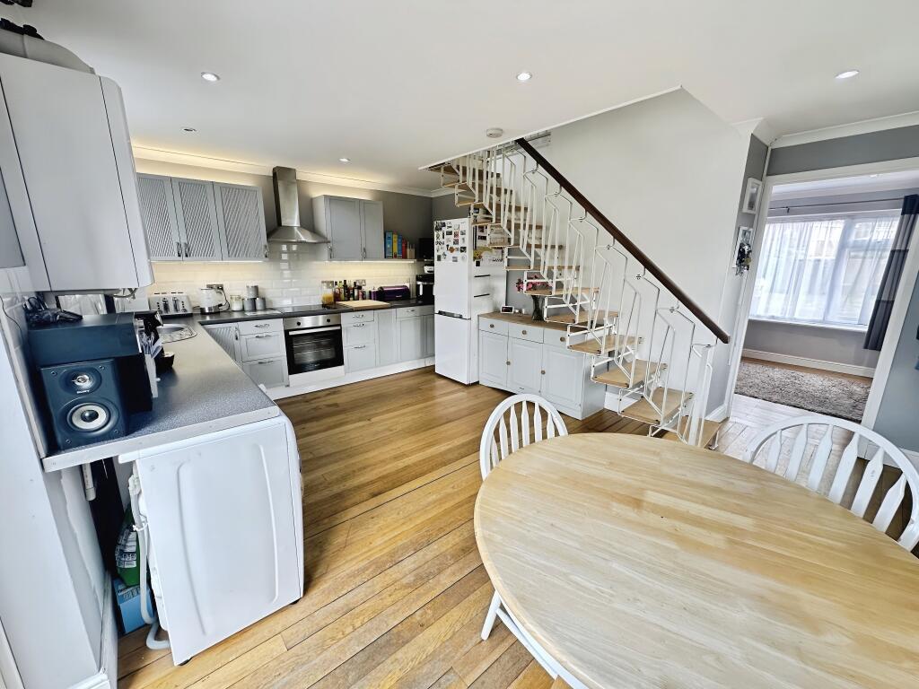 Open Plan Modern Kitchen/Diner