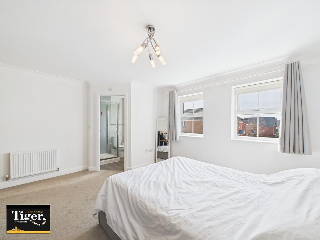 CAM02176G0-PR0525...