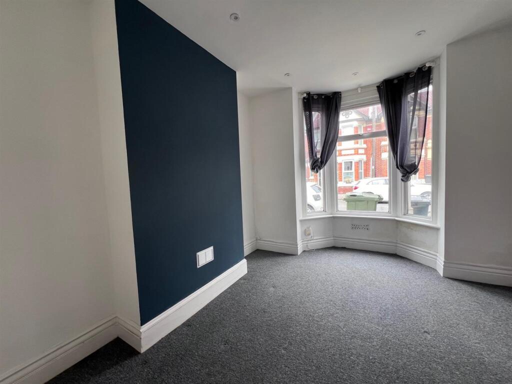 Bedroom 1.jpg