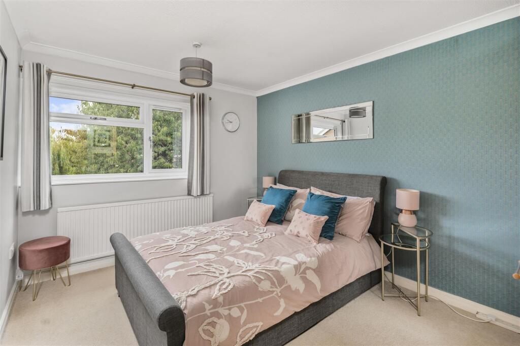 8 Wheatley Close, Banbury-23.jpg