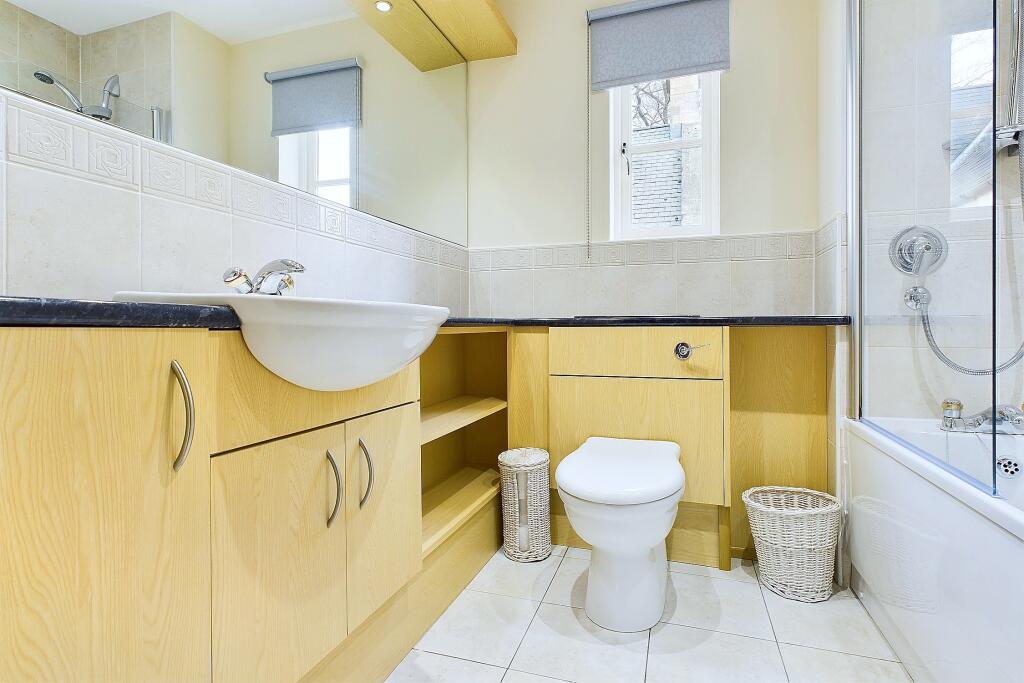 CAM04201G0-PR0050-STILL015